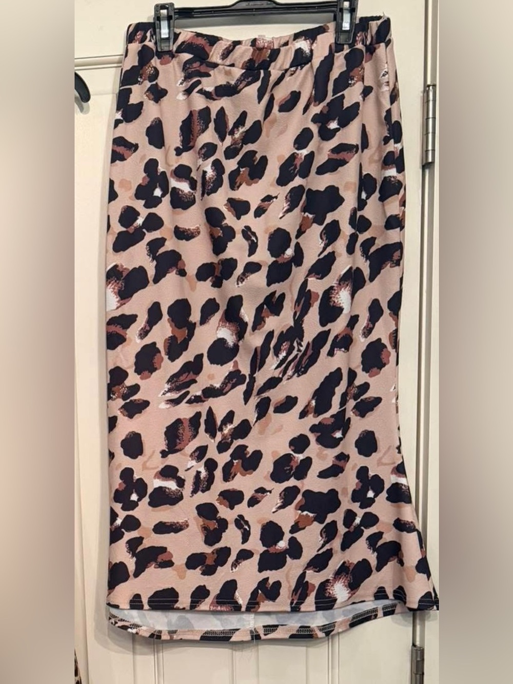LeopardPrint Slip On Style Midi Skirt Size Medium by Main Strip
